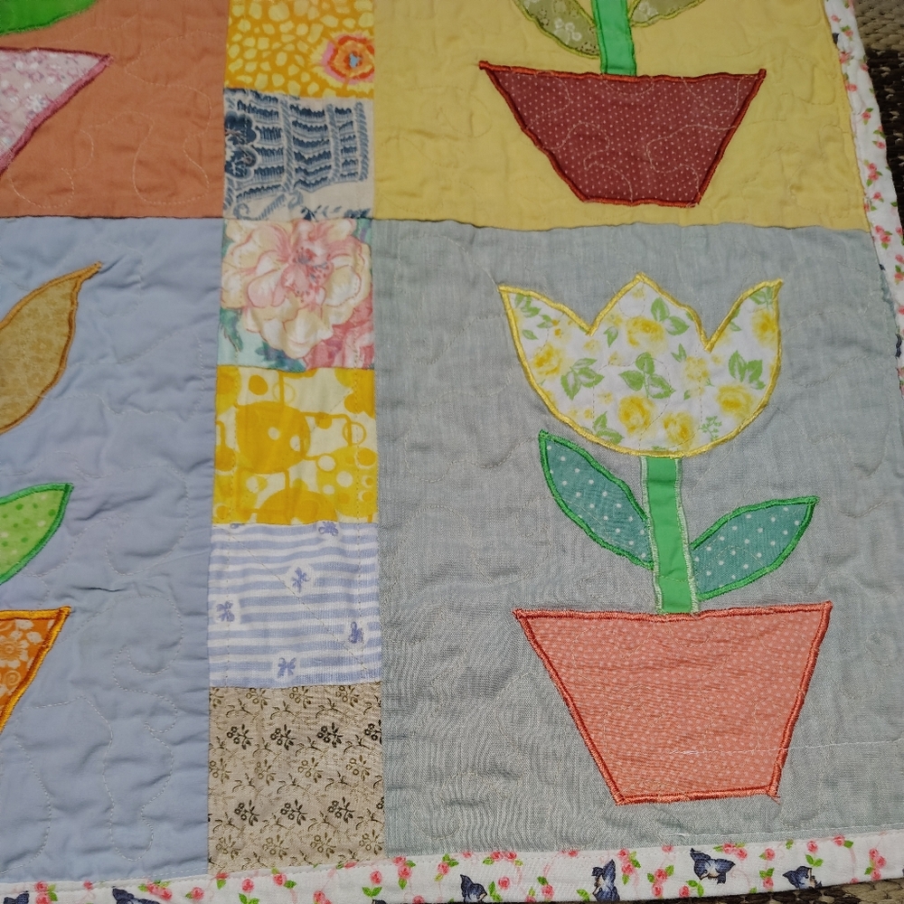 SOLD Vintage  Cozy Quilt Throw - Picture 4 of 9